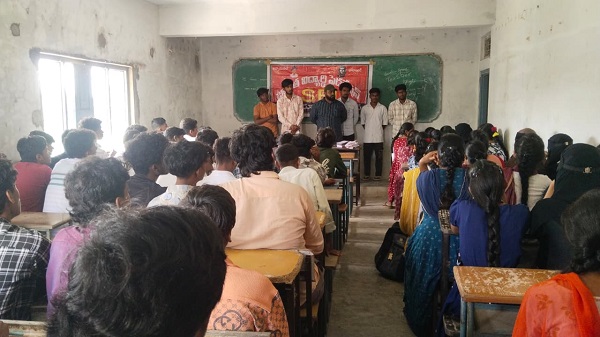 అచ్చంపేటలో SFI సర్వేలు, సభ్యత్వాల సేకరణ: విద్యార్థి సమస్యలపై ఎండి సయ్యద్ ప్రసంగం