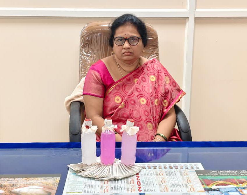 నల్గొండ: రూ. 20 వేల లంచం తీసుకుంటూ ఏసీబీకి రెడ్ హ్యాండెడ్‌గా చిక్కిన మత్స్యశాఖ అధికారి చరితారెడ�