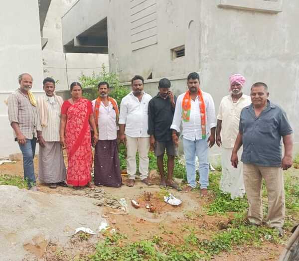 కోమటికుంటలో బీజేపీ జెండా దిమ్మె భూమి పూజ: మండల అధ్యక్షుడు గువ్వా నవీన్ హాజరు